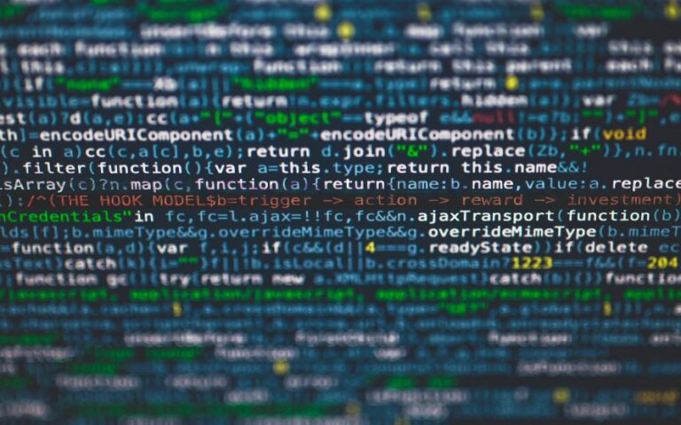 Wat is hardcoded en waarom is het een probleem?